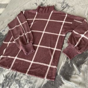 Ladies top, L super soft, stretchy, never worn